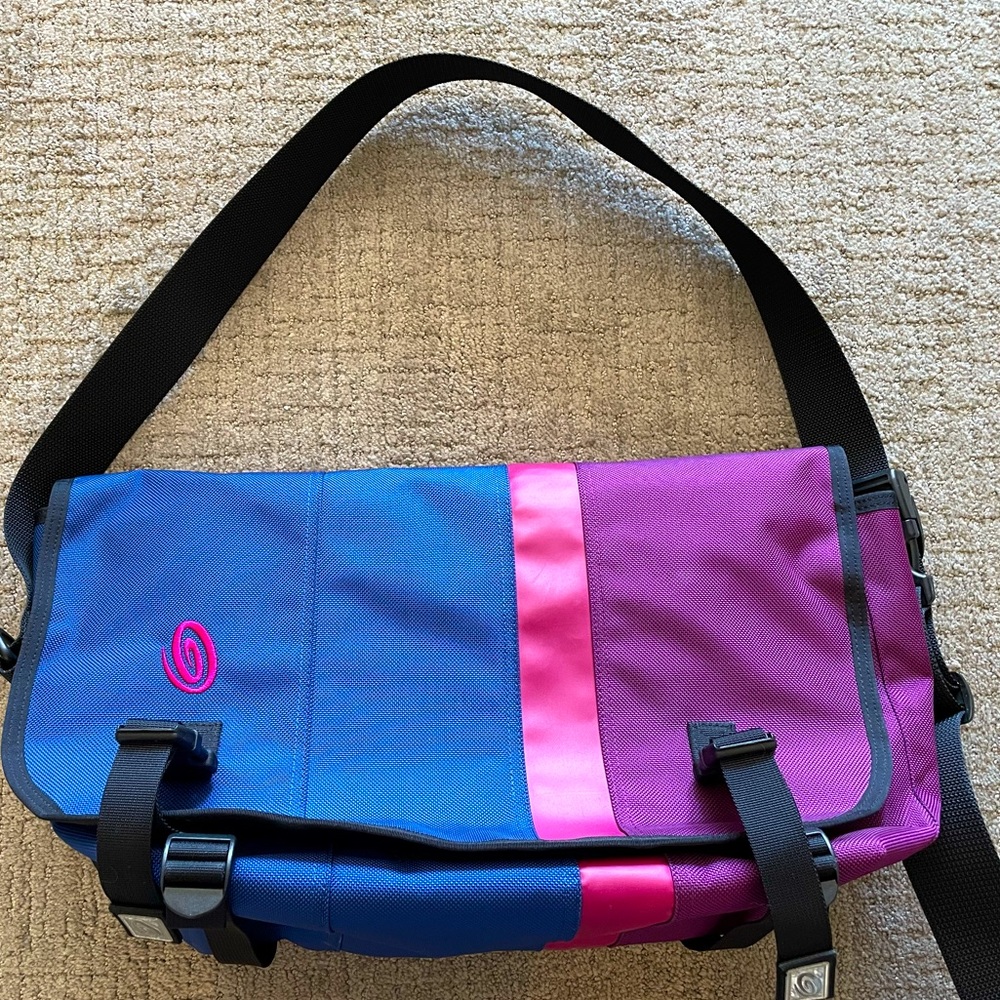 Timbuk2 Messenger style laptop bag with adjustable shoulder strap